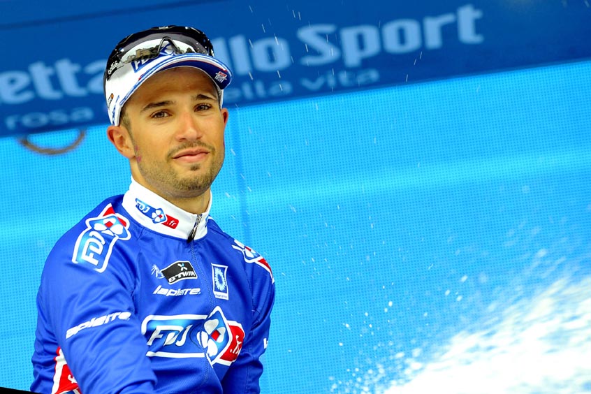Nacer Bouhanni stappa sul podio al bis di vittoria di tappa nella 7a del Giro d'Italia - Frosinone-Foligno © Photo La Presse/RCS Sport